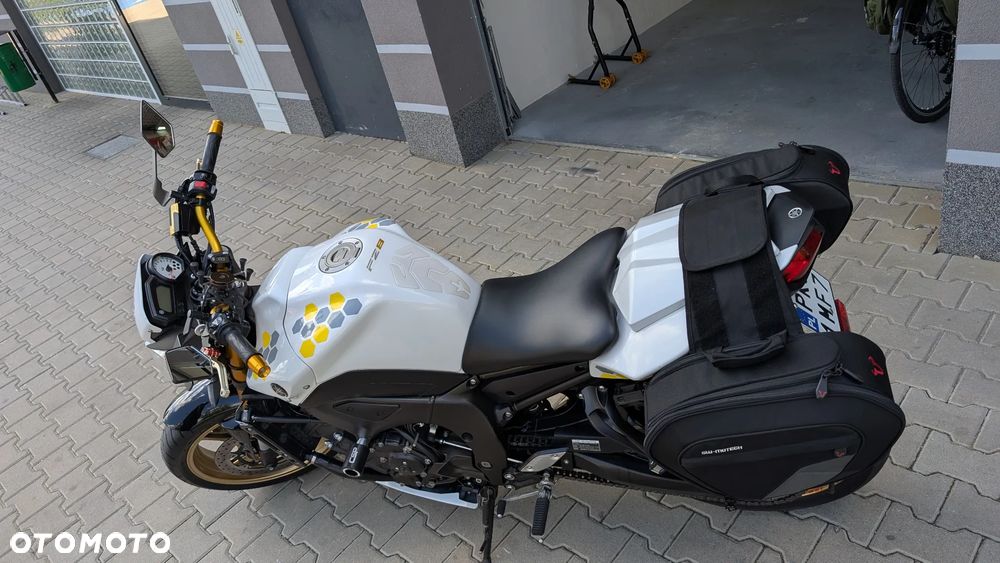 Yamaha FZ8 - 3