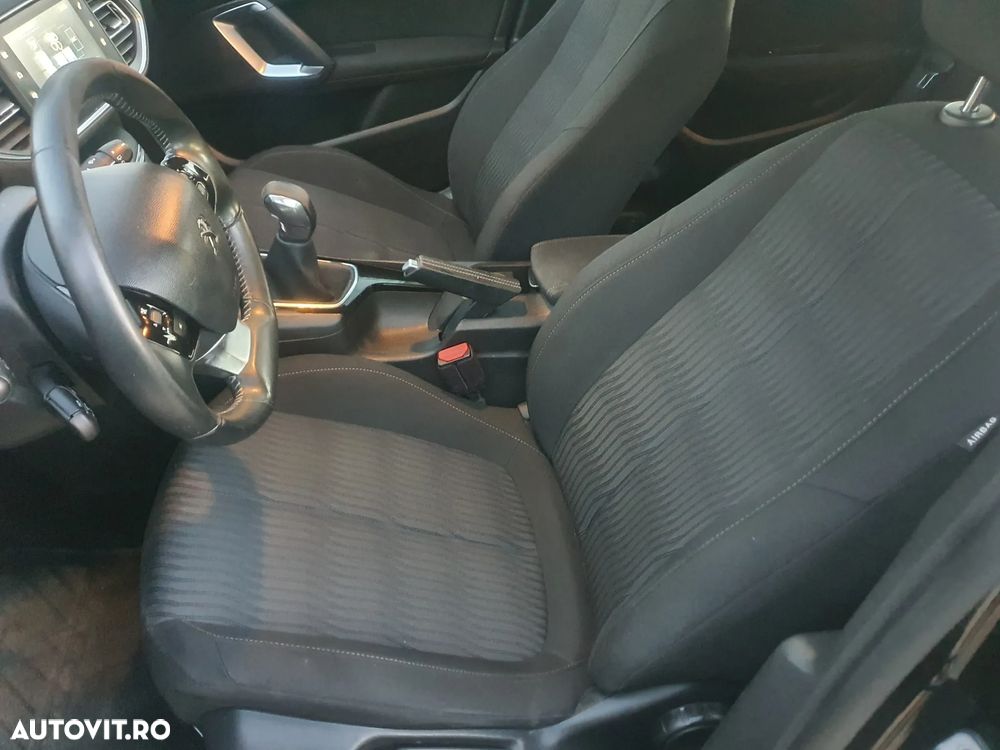 Peugeot 308 1.2 L PureTech Turbo Allure - 5