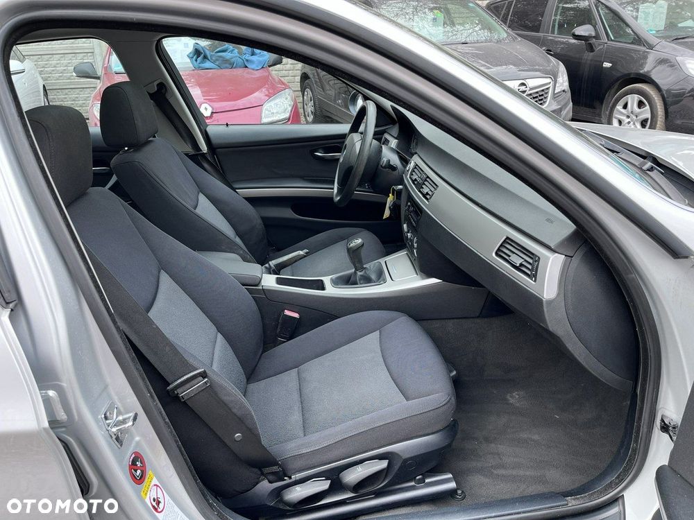 BMW Seria 3 318i - 20