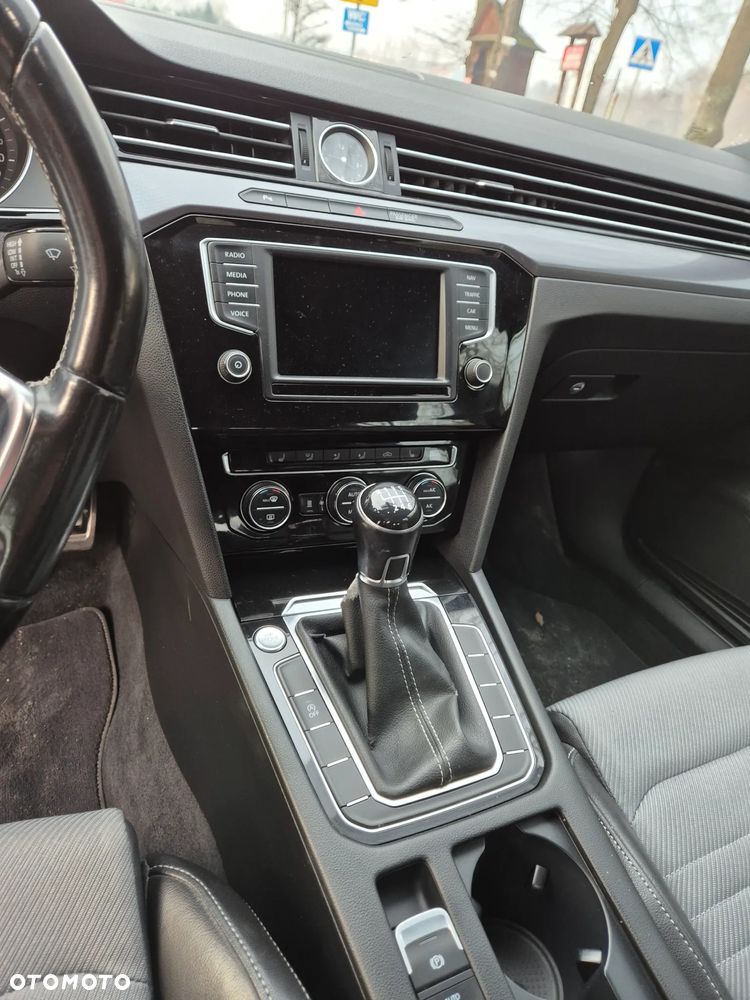 Volkswagen Passat 2.0 TDI (BlueMotion Technology) Comfortline - 12