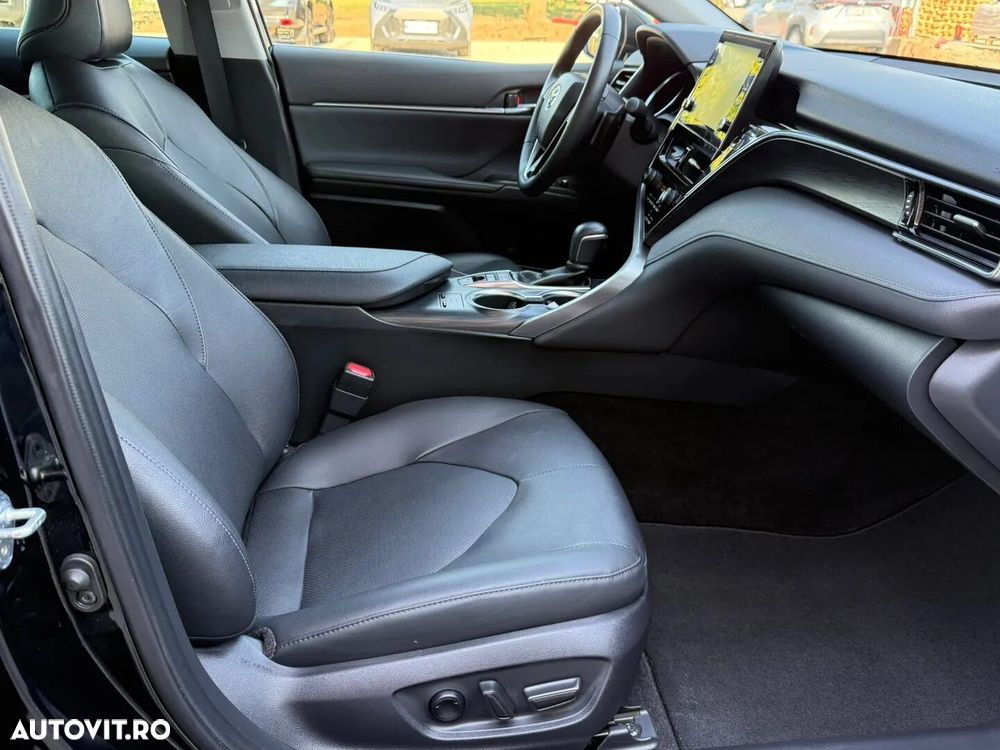 Toyota Camry 2.5 Dynamic - 17