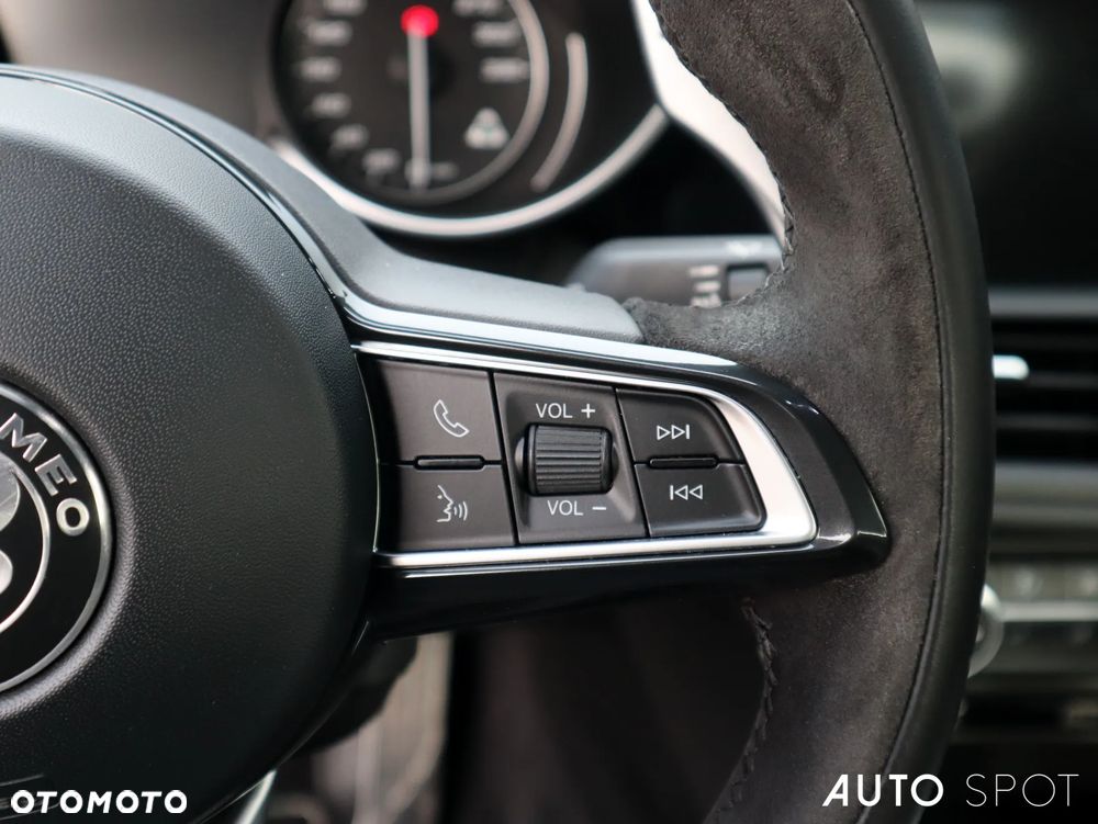 Alfa Romeo Giulia 2.9 Bi Turbo V6 Quadrifoglio - 23