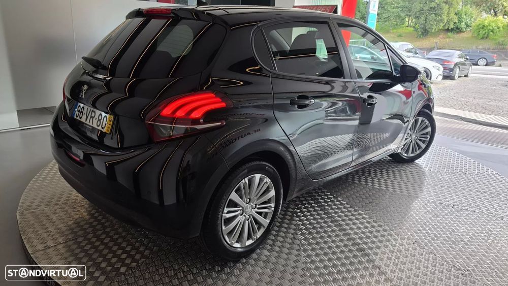 Peugeot 208 1.2 PureTech Signature - 21