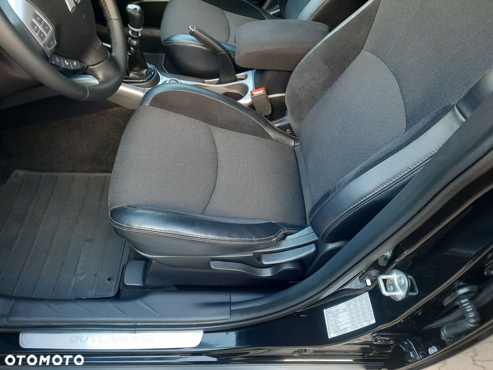 Mitsubishi Outlander - 12