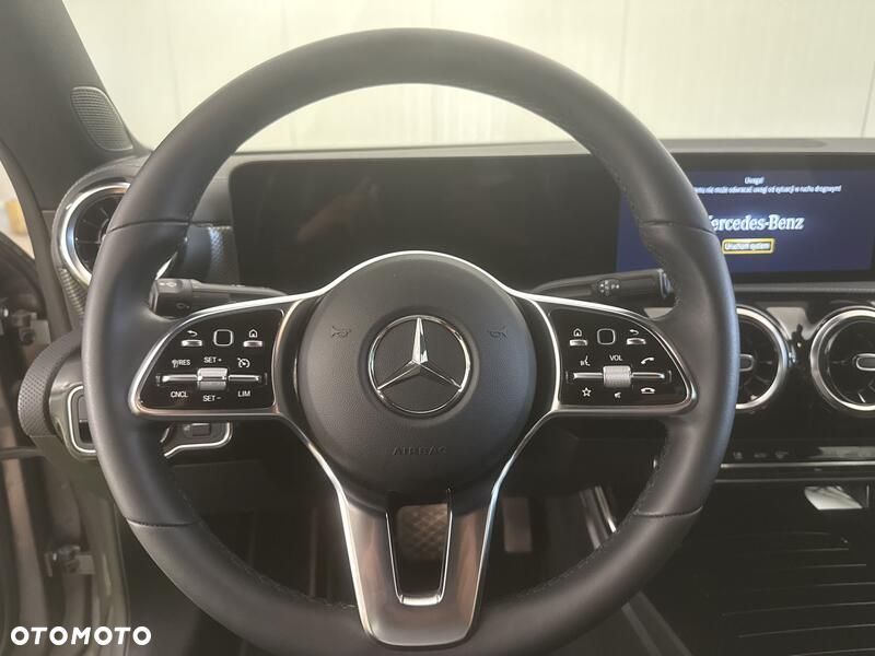 Mercedes-Benz CLA 200 7G-DCT - 10
