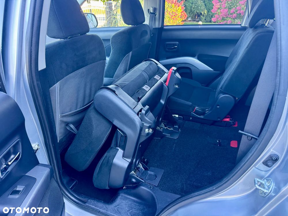 Mitsubishi Outlander 2.4 4WD CVT Instyle - 29