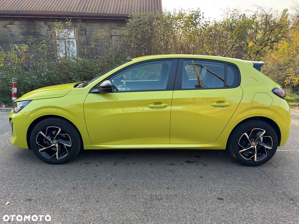 Peugeot 208 - 8