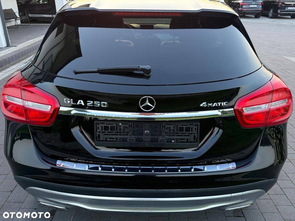 Mercedes-Benz GLA 250 4Matic 7G-DCT AMG Line - 11