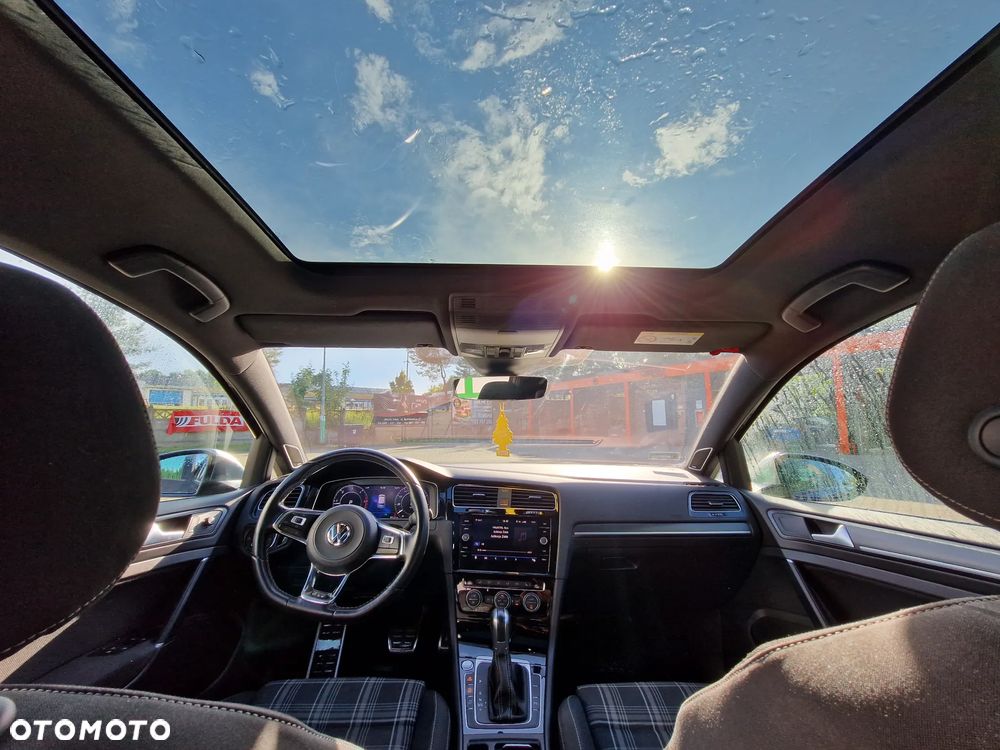 Volkswagen Golf - 11