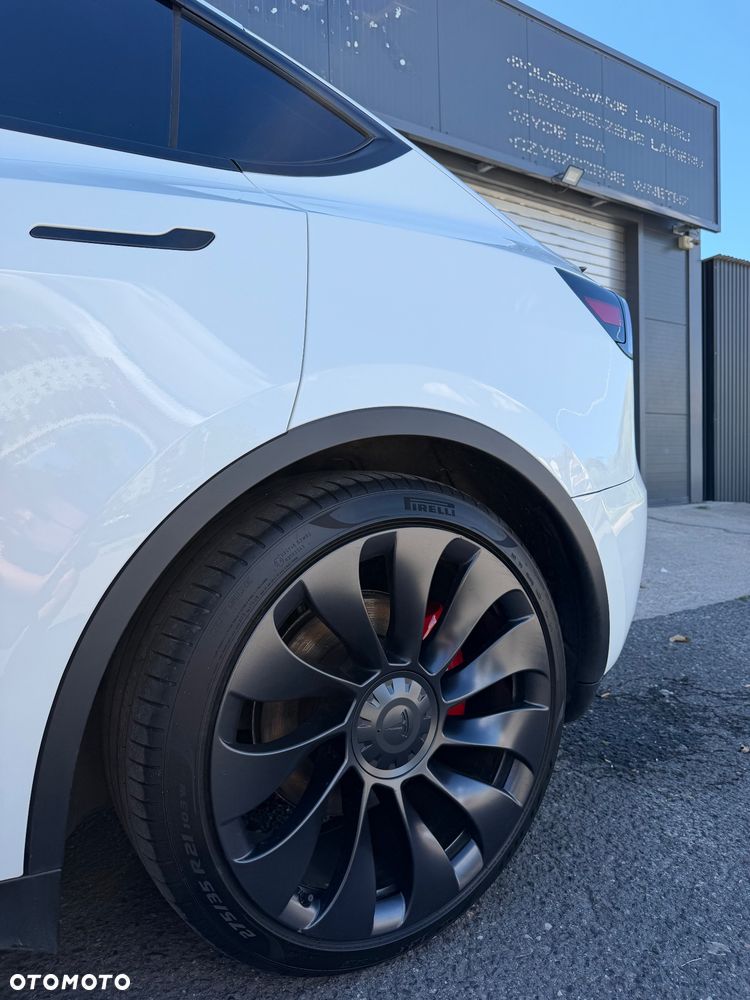 Tesla Model Y Performance AWD - 19