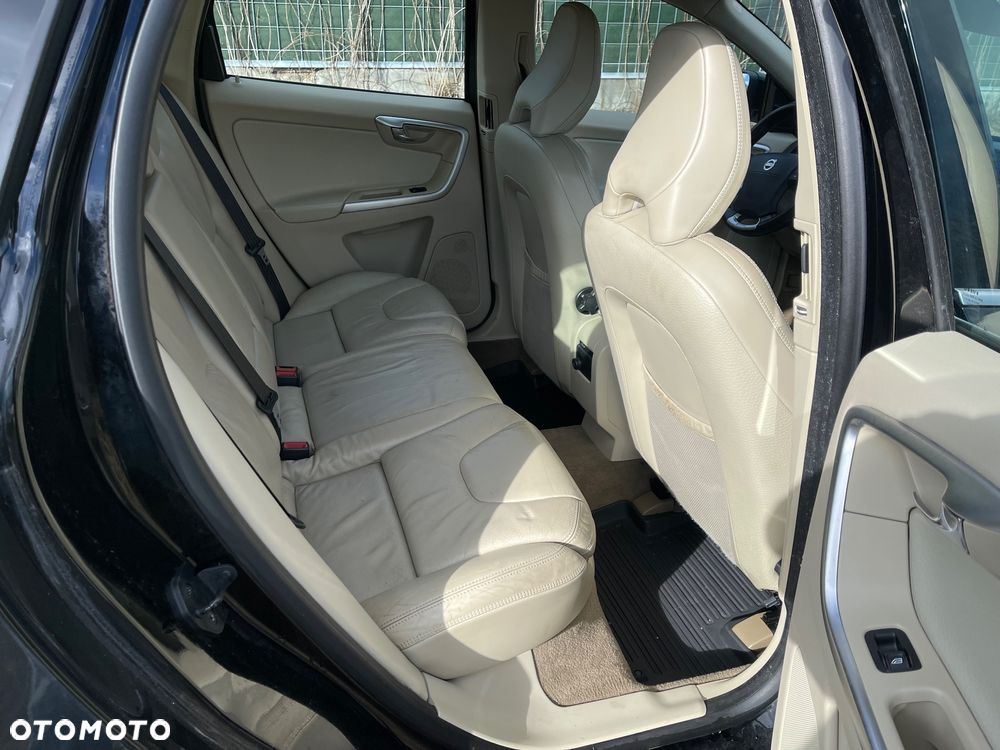 Volvo XC 60 D5 AWD Kinetic - 9