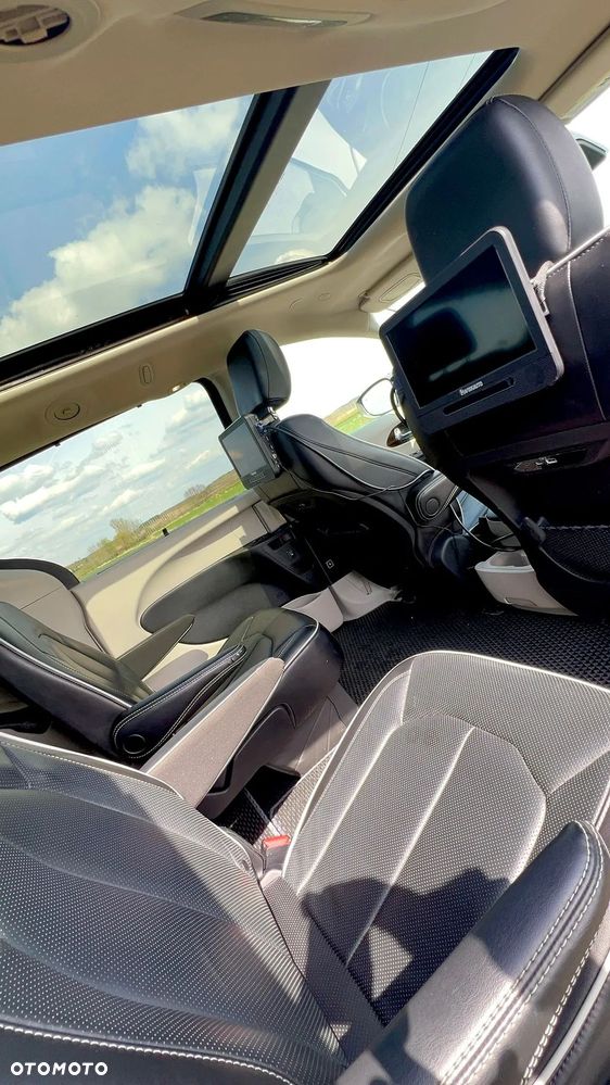 Chrysler Pacifica - 16