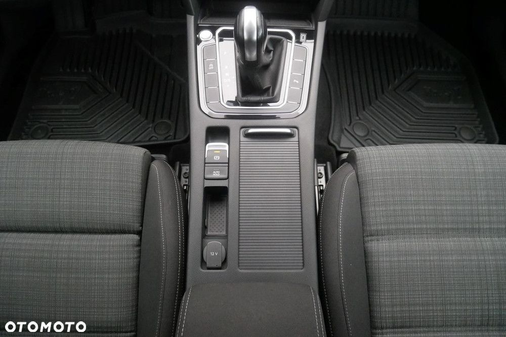 Volkswagen Passat Variant 2.0 TSI Business DSG - 11