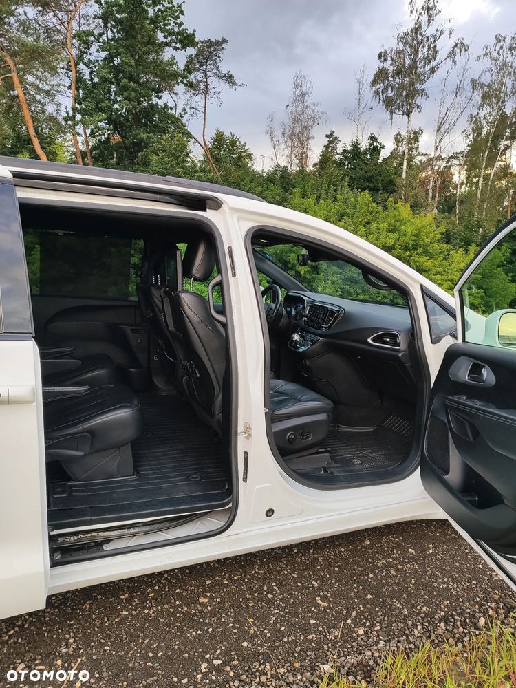 Chrysler Pacifica - 31