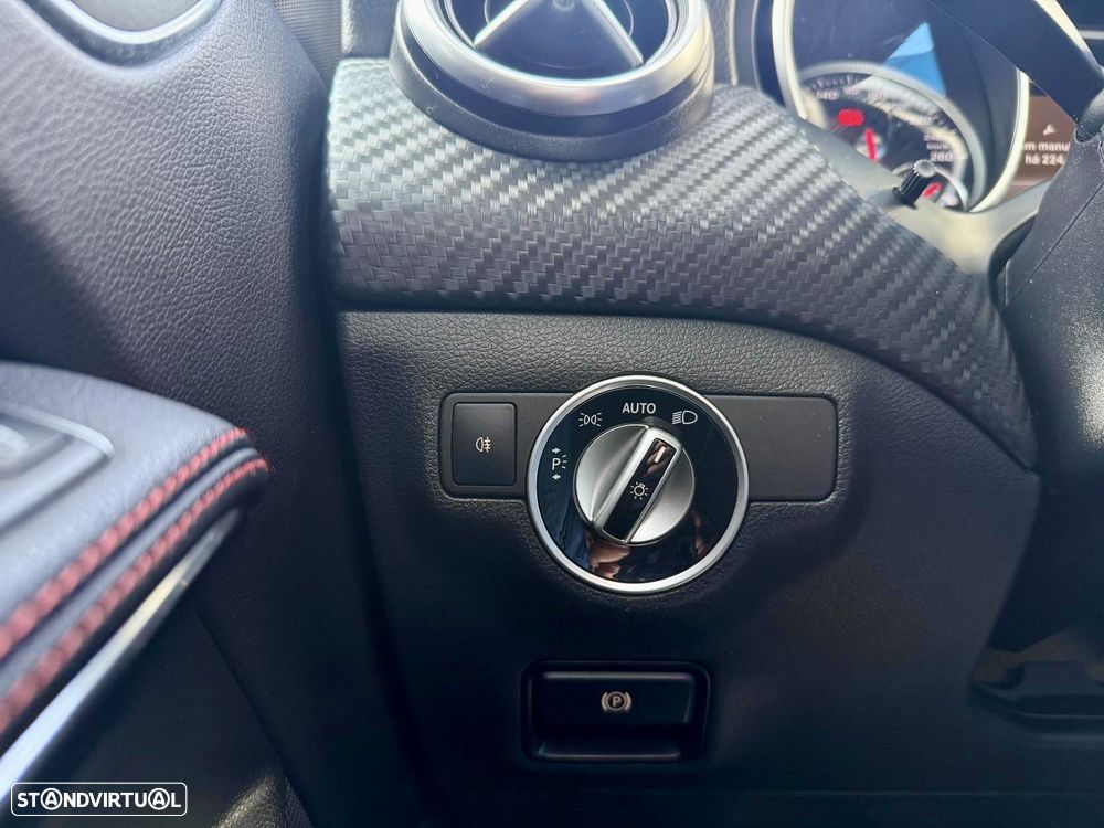 Mercedes-Benz A 180 d AMG Line - 18