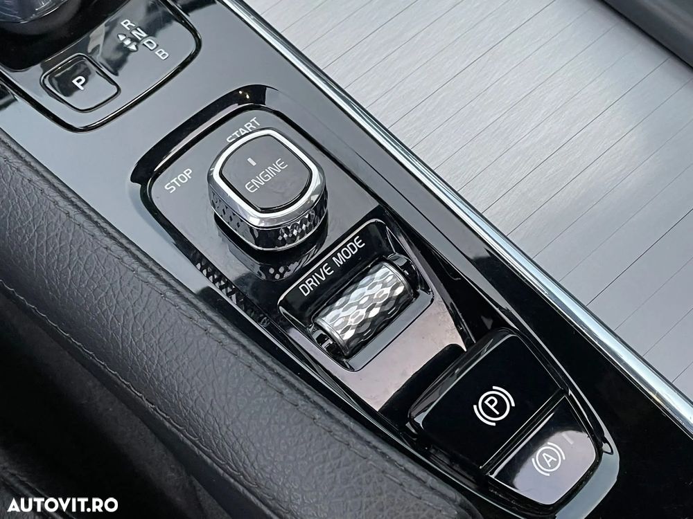 Volvo XC 90 T8 Twin Engine AWD Momentum - 18