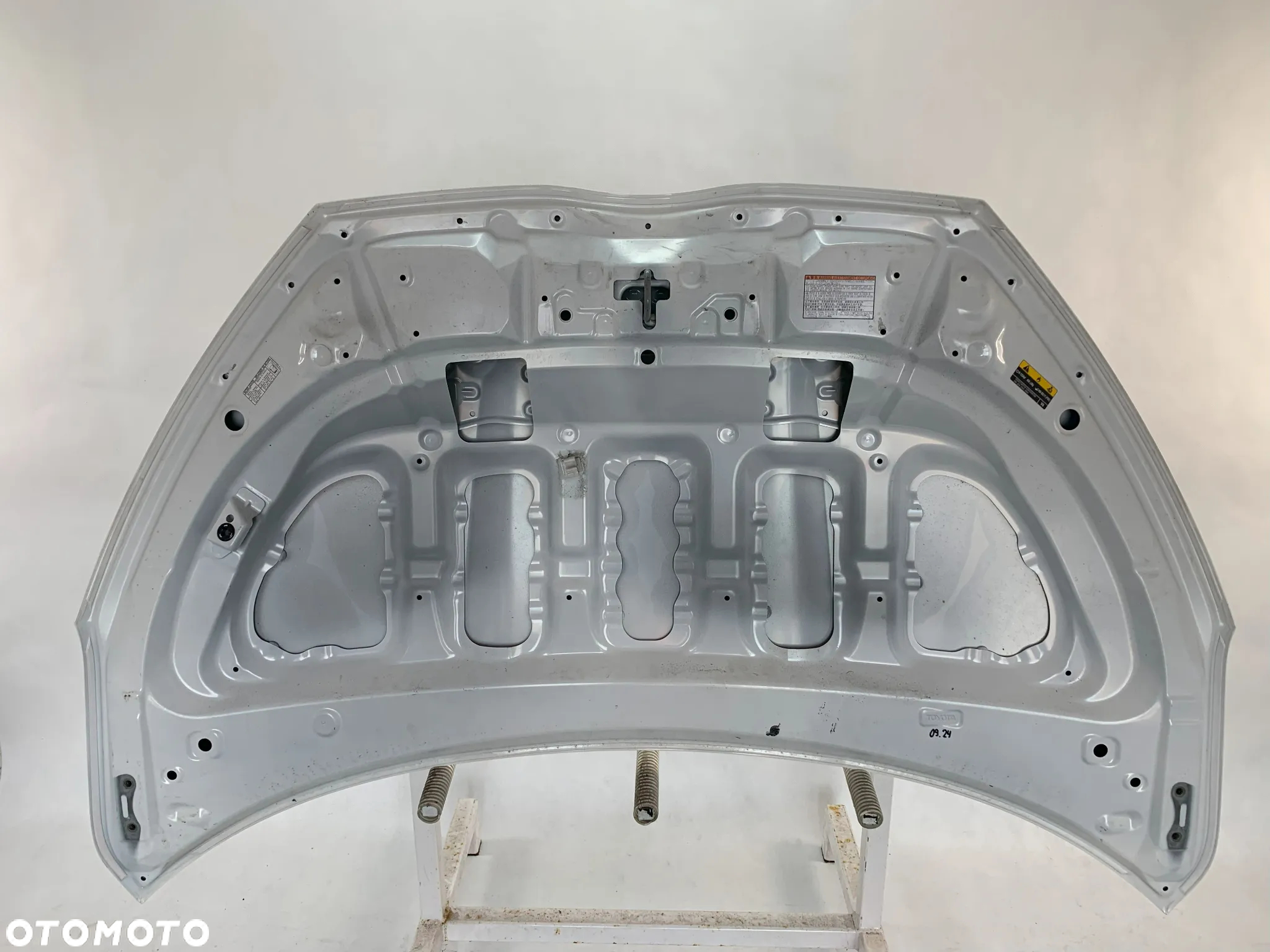 Toyota Yaris 4 IV 20r Maska pokrywa silnika 2020 - 3