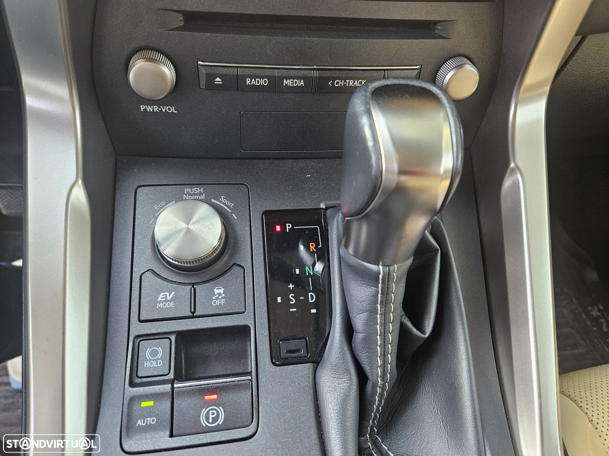 Lexus NX 300h Executive - 6