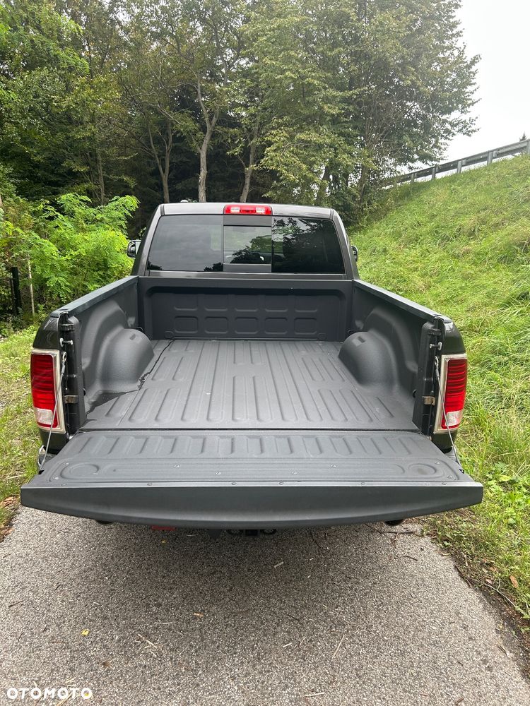 Dodge RAM - 8