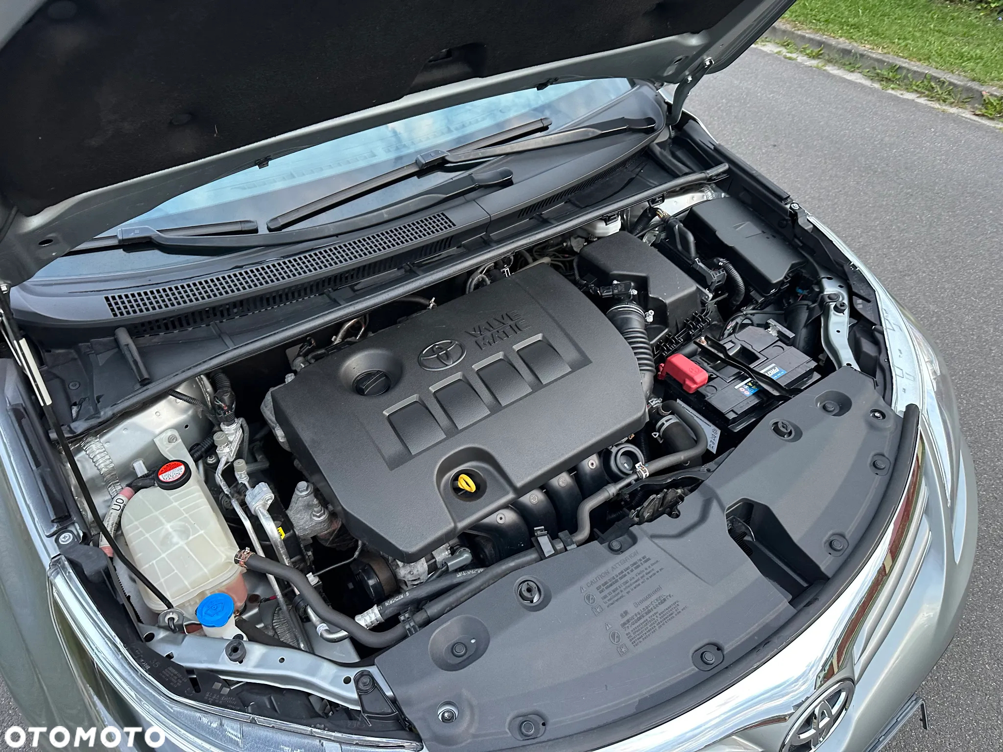 Toyota Avensis Combi 1.8 Executive - 17