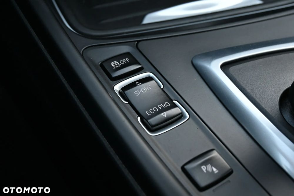 BMW Seria 3 320d Sport-Aut - 38