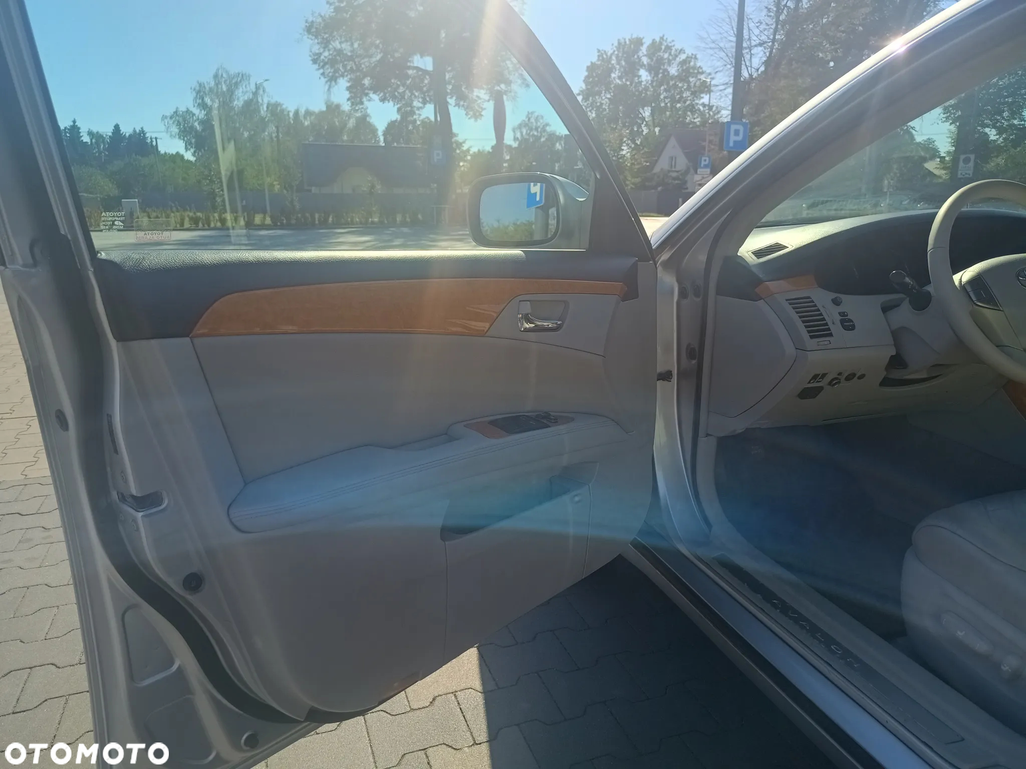Toyota Avalon - 13