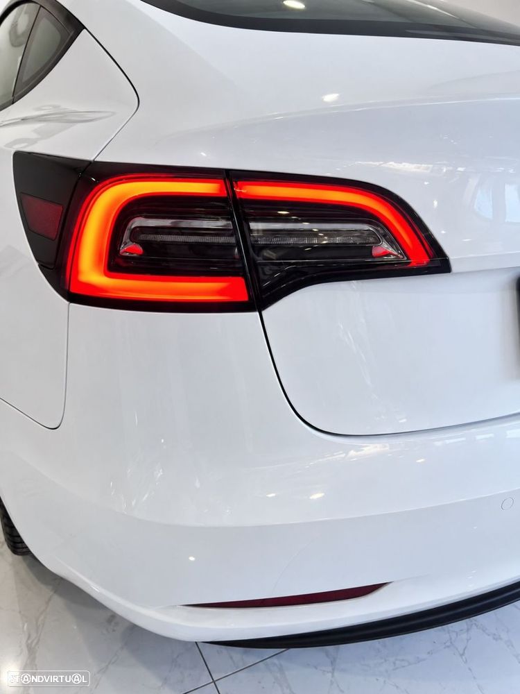 Tesla Model 3 - 10