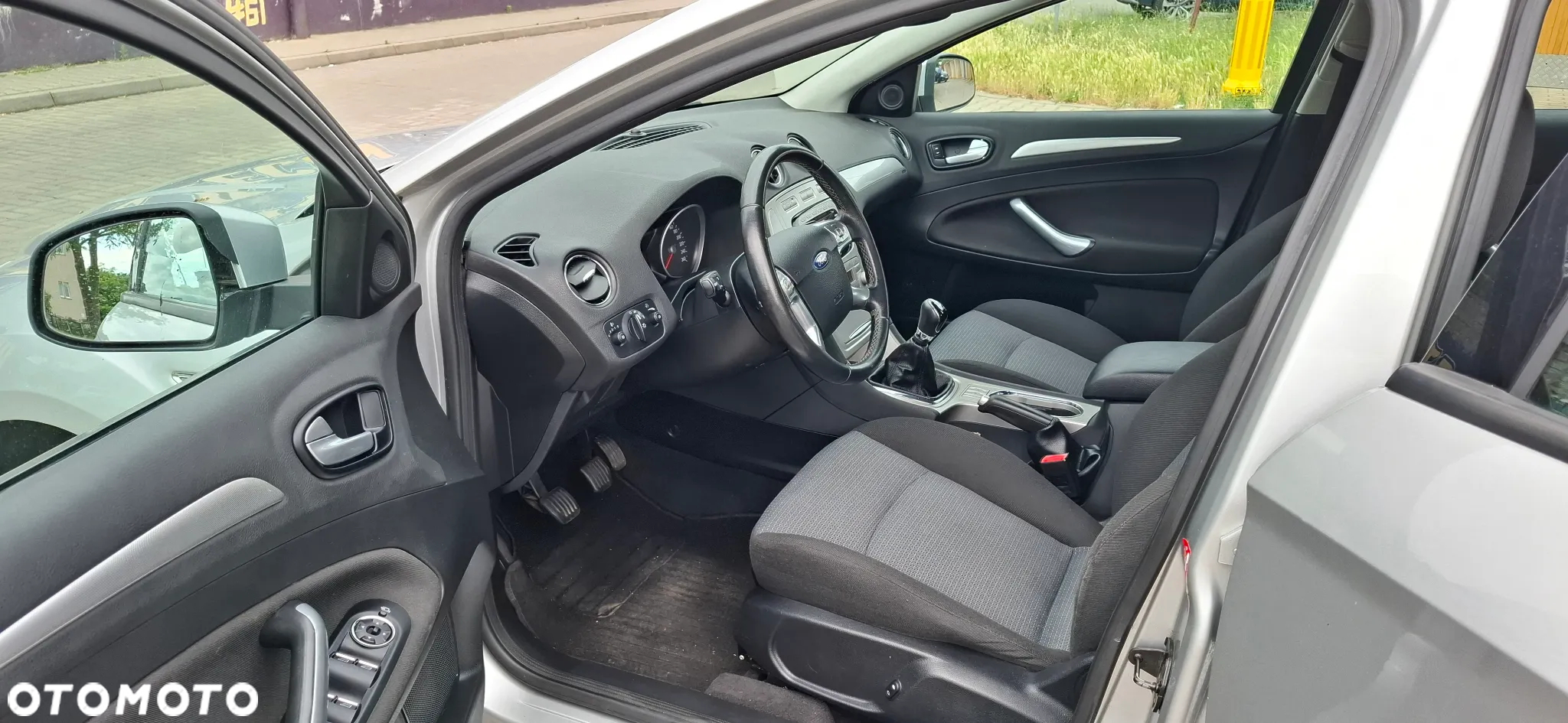 Ford Mondeo 1.6 Ghia - 10