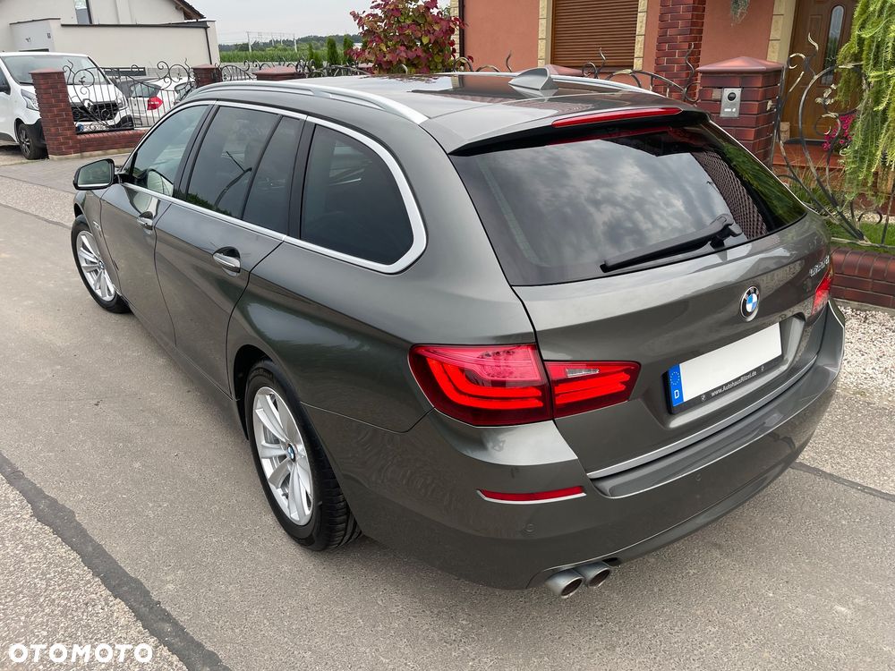 BMW Seria 5 525d Sport-Aut Modern Line - 11
