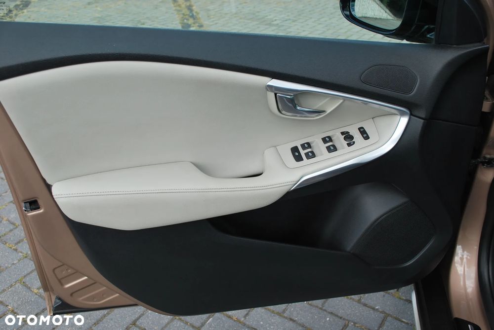 Volvo V40 Cross Country D4 Summum - 22