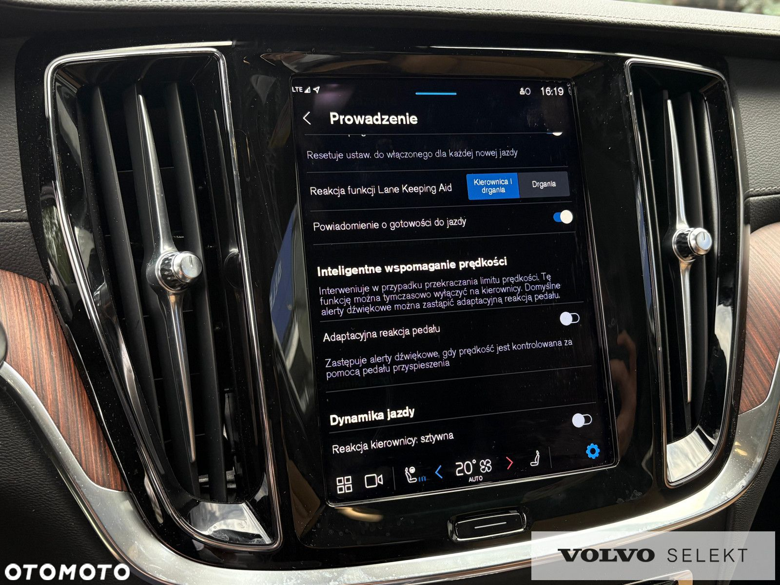 Volvo V60 Cross Country - 28
