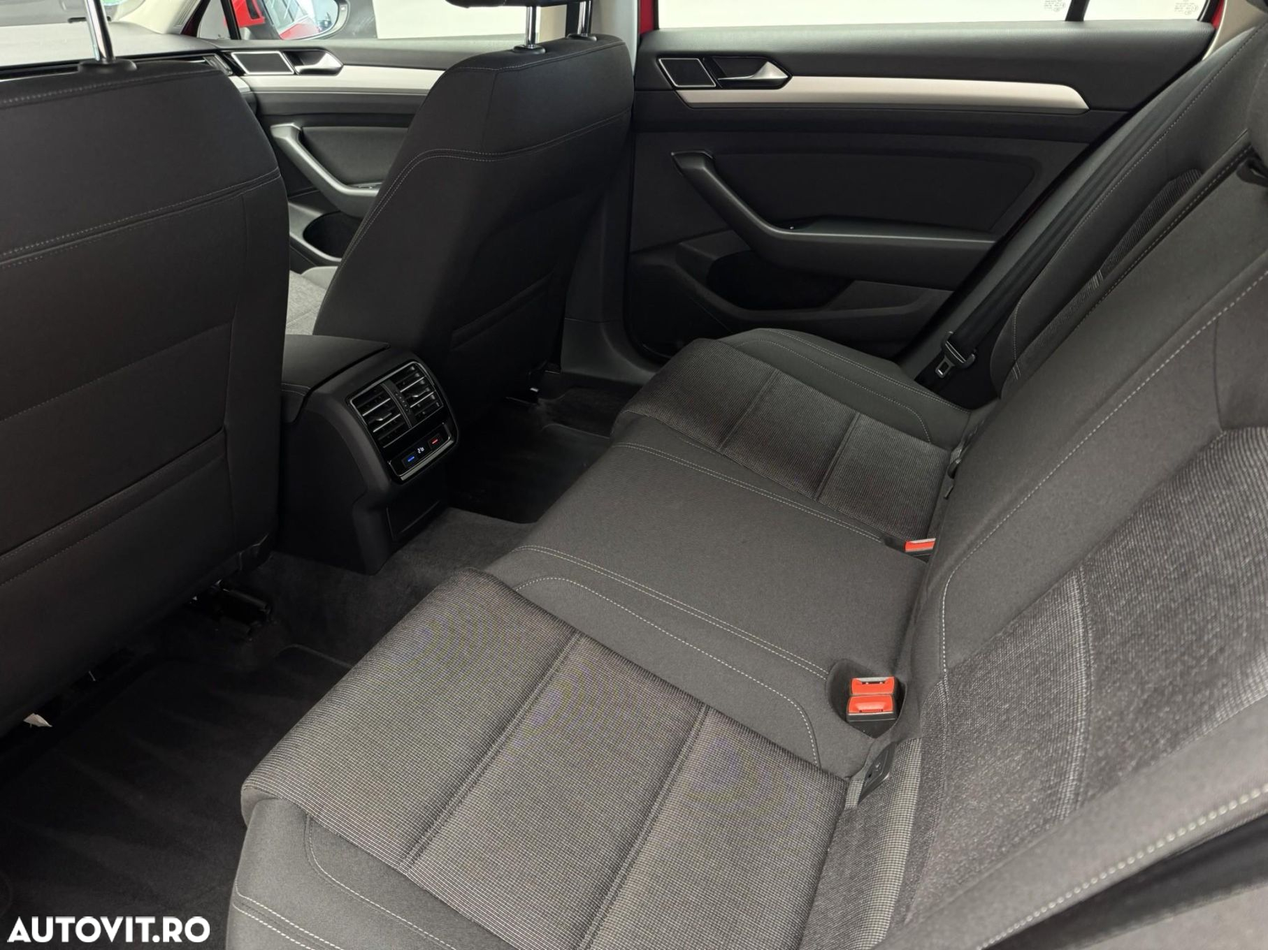 Volkswagen Passat - 11