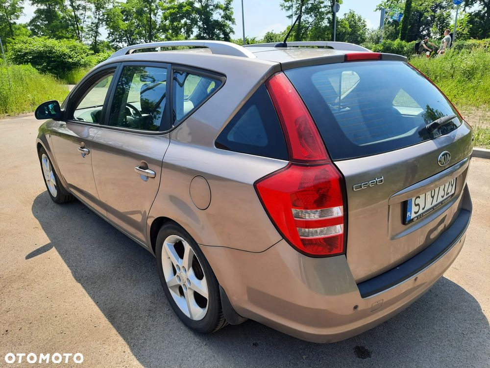 Kia Ceed 2.0 crdi Optimum + - 11