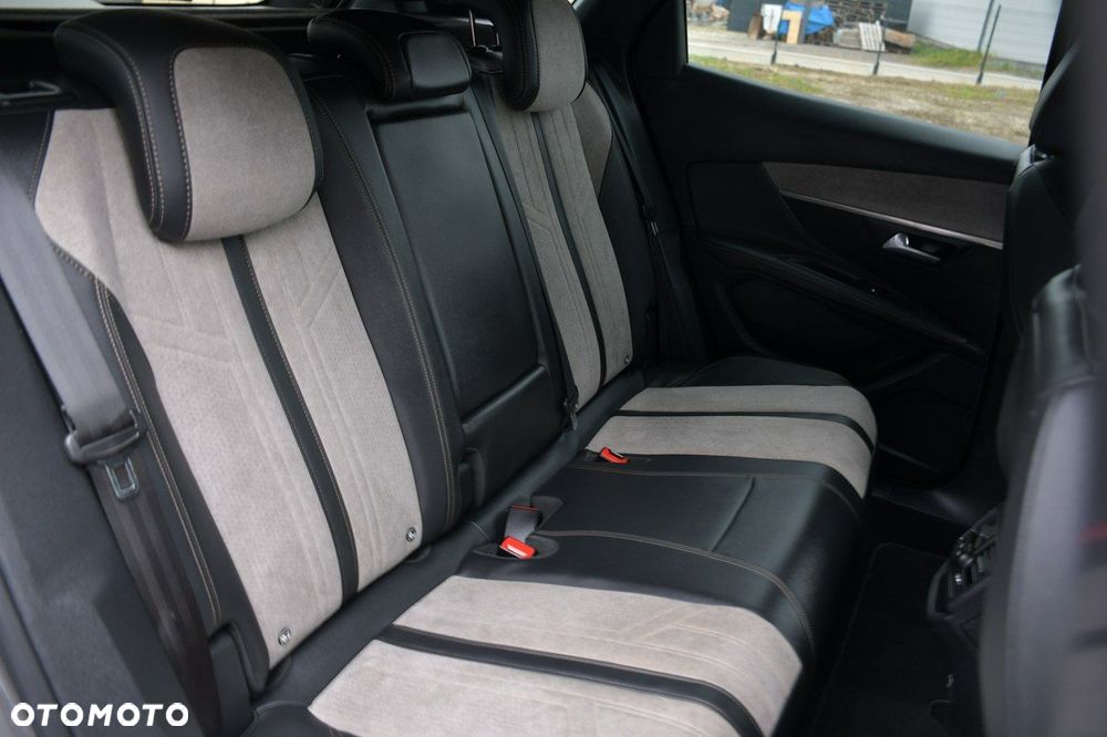 Peugeot 3008 1.6 PureTech HYbrid GT Line S&S EAT8 - 17