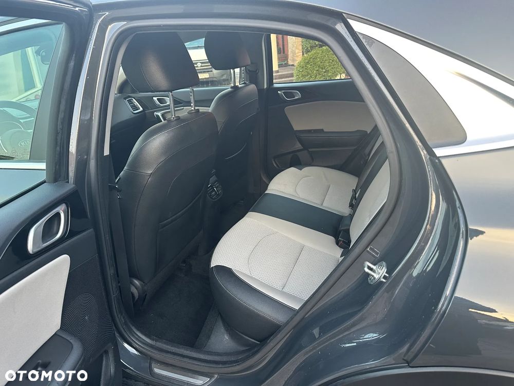 Kia XCeed - 10