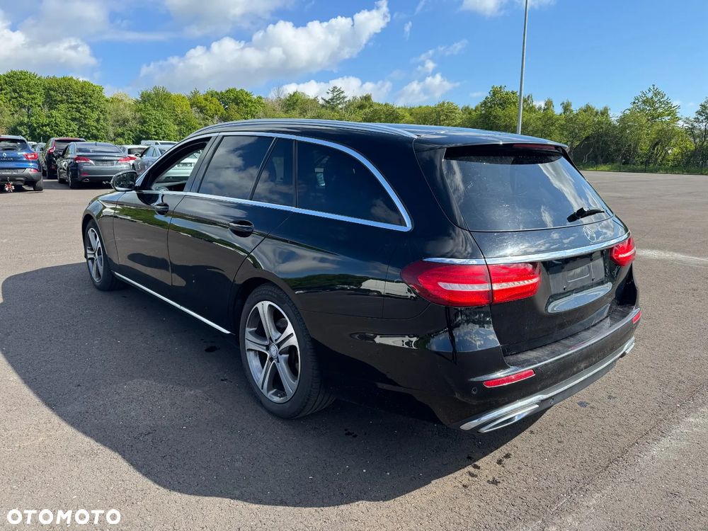 Mercedes-Benz Klasa E 220 d 4-Matic 9G-TRONIC - 4