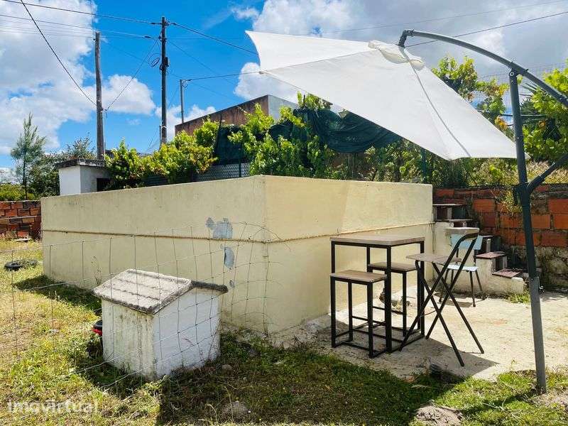 Terreno urbano com casa antiga, 40 minutos de Lisboa - Grande imagem: 4/9