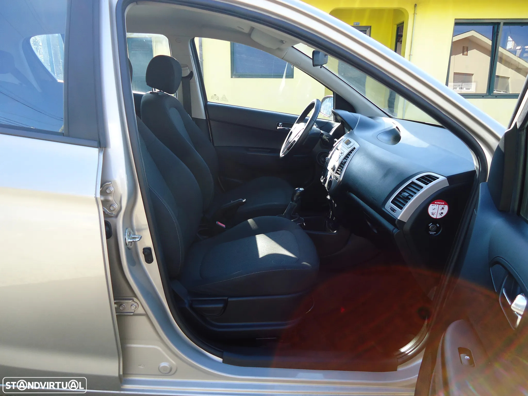 Hyundai i20 1.4 CRDI Comfort ESP - 7