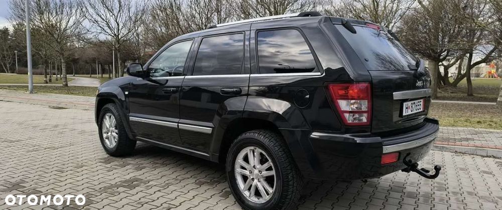 Jeep Grand Cherokee - 16