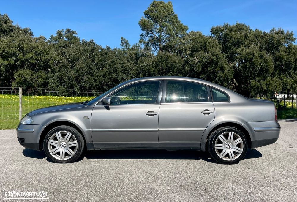 VW Passat 1.9 TDi Highline - 9