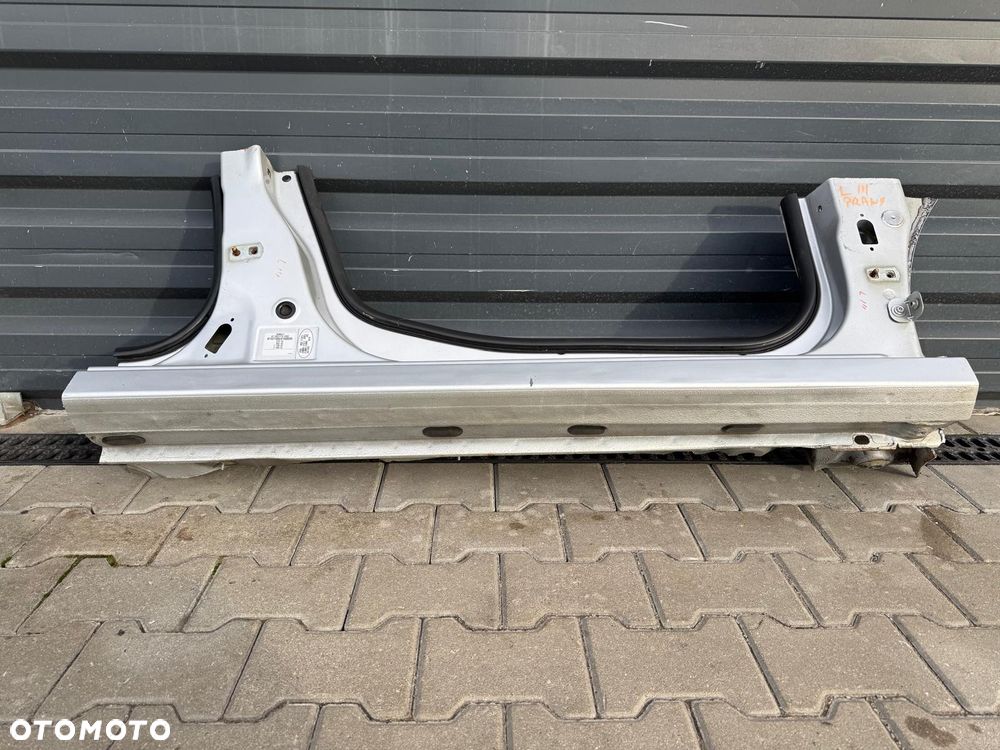 RENAULT LAGUNA III PRAWY PRÓG SŁUPEK ĆWIARTKA - 2