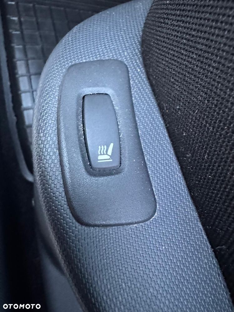 Renault Clio 1.2 16V 75 Experience - 10