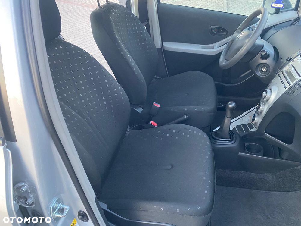 Toyota Yaris 1.3 VVT-i Executive - 21