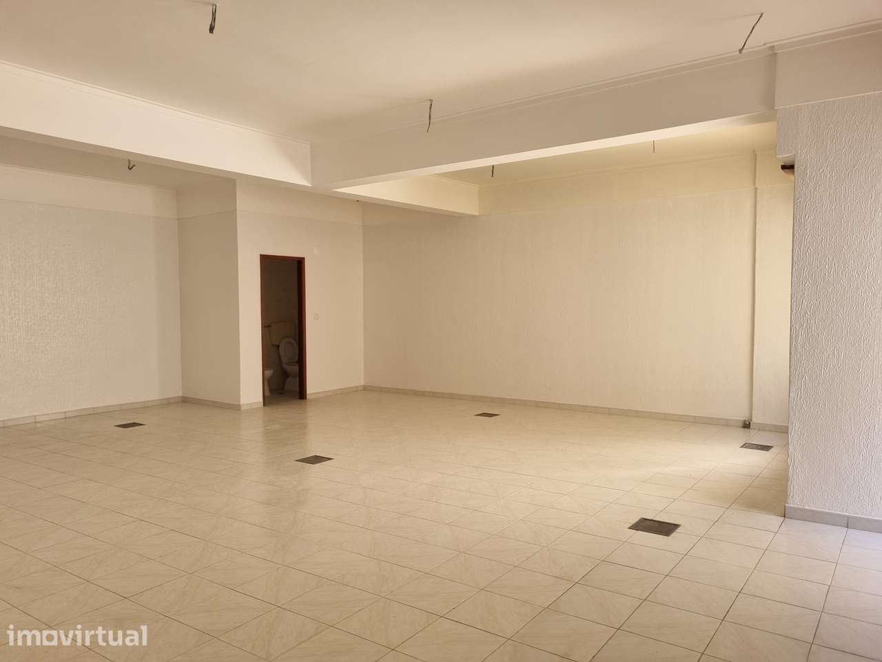 Escritório com Potencial para Loft T1/T2 junto à Estação - Grande imagem: 2/11