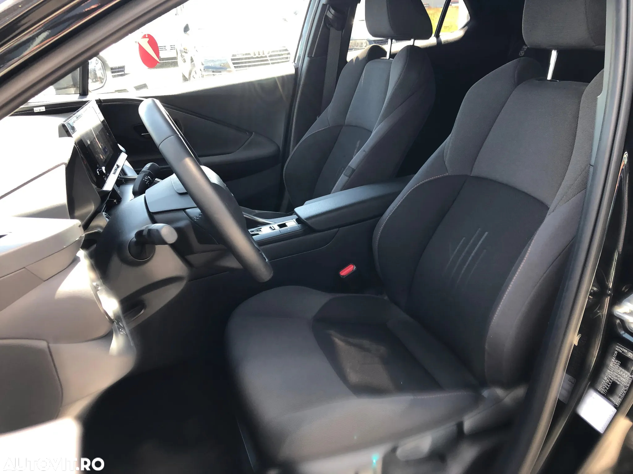 Toyota C-HR 1.8 HEV 140 CP 4x2 CVT Dynamic - 10