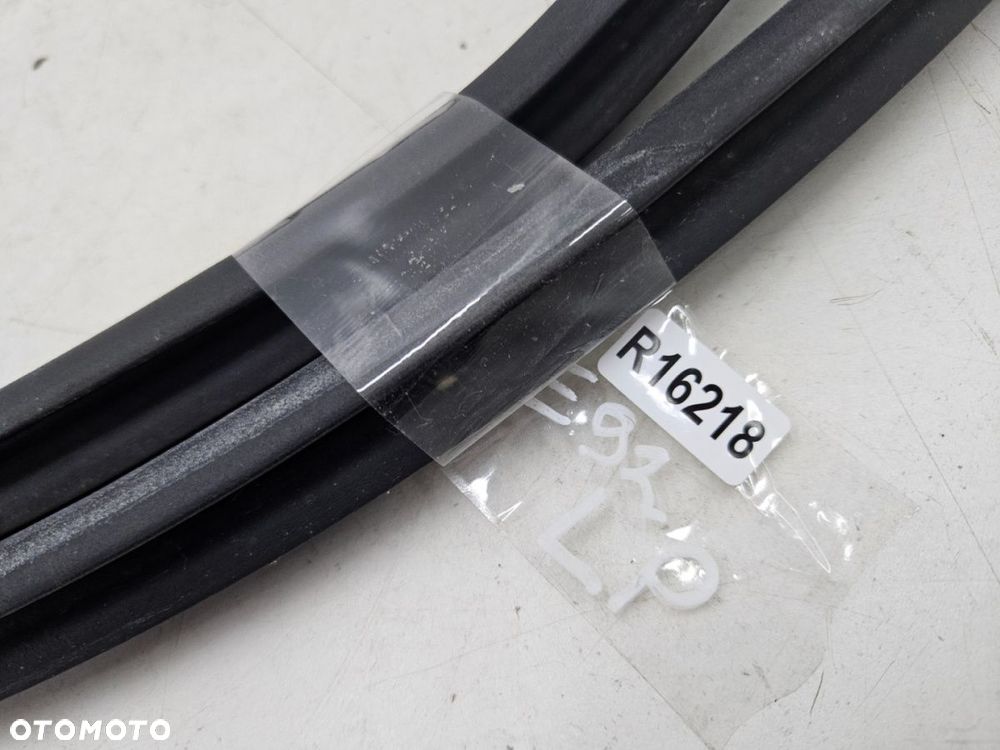 Uszczelka BMW E92 Coupe 04-12r. wewnętrzna guma lewych przednich drzwi kierowcy lewy przód - 3