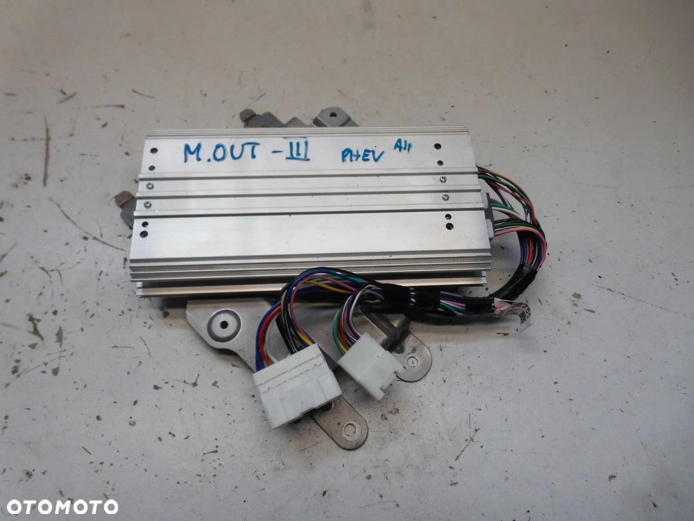 WZMACNIACZ MITSUBISHI OUTLANDER III LIFT 2020r. ORYGINAŁ - 1