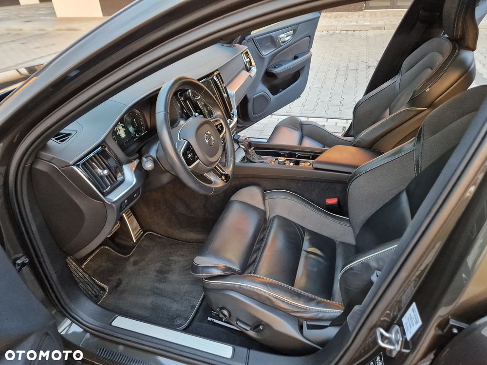 Volvo V60 D4 AWD R-Design - 15
