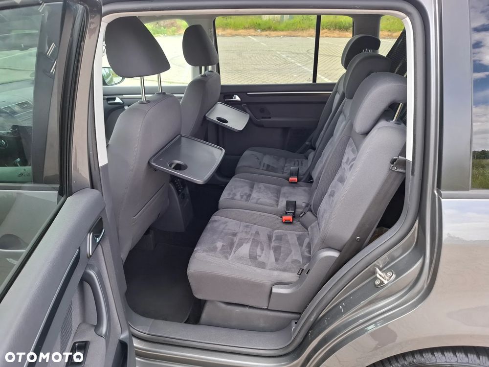 Volkswagen Touran - 10