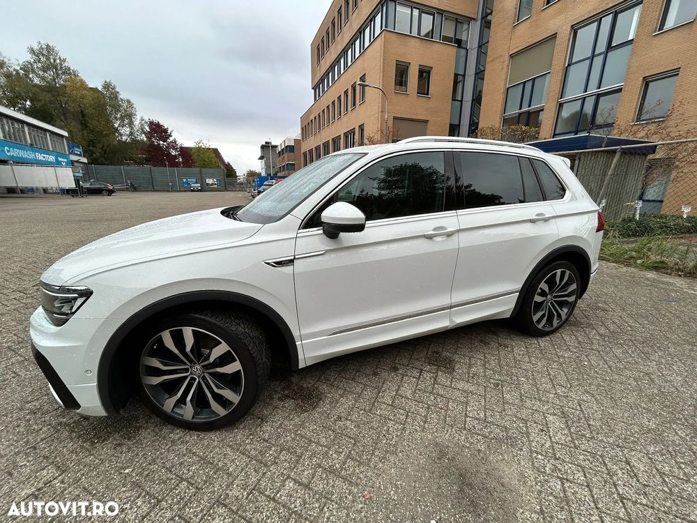 Volkswagen Tiguan - 1